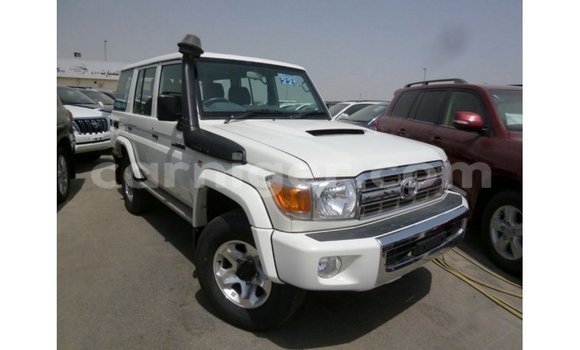 Sayi Imported Toyota Land Cruiser White Babbar mota in Import - Dubai a Agadez Sayi Imported Toyota Land Cruiser White Babbar mota in Import - Dubai a Agadez