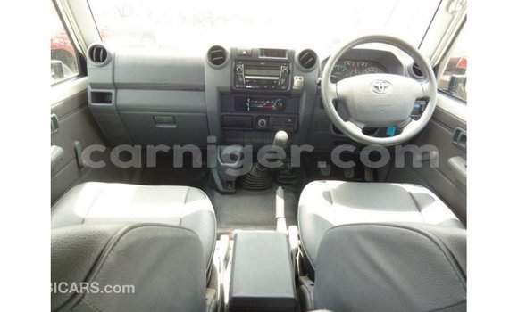 Sayi Imported Toyota Land Cruiser White Babbar mota in Import - Dubai a Agadez Sayi Imported Toyota Land Cruiser White Babbar mota in Import - Dubai a Agadez
