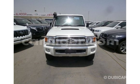 Sayi Imported Toyota Land Cruiser White Babbar mota in Import - Dubai a Agadez Sayi Imported Toyota Land Cruiser White Babbar mota in Import - Dubai a Agadez