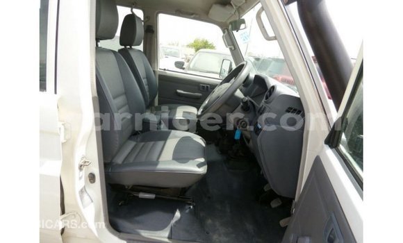 Sayi Imported Toyota Land Cruiser White Babbar mota in Import - Dubai a Agadez Sayi Imported Toyota Land Cruiser White Babbar mota in Import - Dubai a Agadez