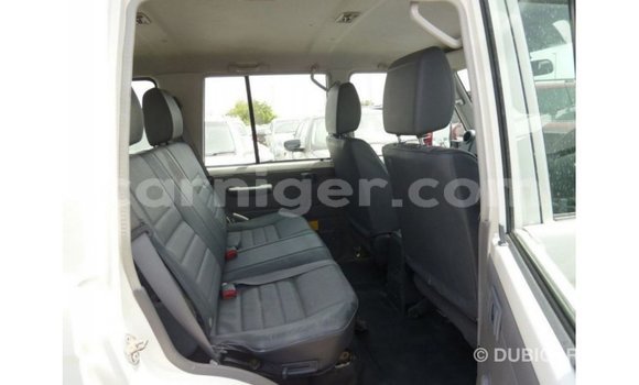 Sayi Imported Toyota Land Cruiser White Babbar mota in Import - Dubai a Agadez Sayi Imported Toyota Land Cruiser White Babbar mota in Import - Dubai a Agadez