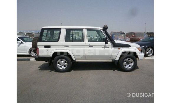 Sayi Imported Toyota Land Cruiser White Babbar mota in Import - Dubai a Agadez Sayi Imported Toyota Land Cruiser White Babbar mota in Import - Dubai a Agadez
