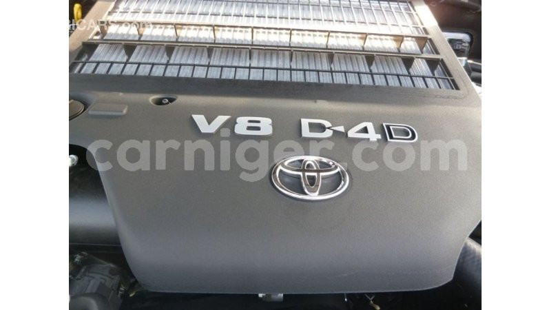 Big with watermark toyota land cruiser agadez import dubai 6324