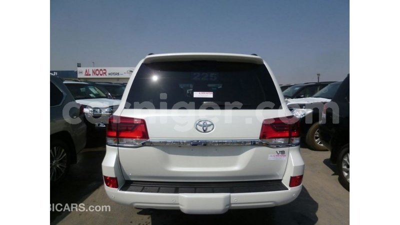 Big with watermark toyota land cruiser agadez import dubai 6326