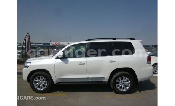 Acheter Import Utilitaire Toyota Land Cruiser Blanc à Import - Dubai, Agadez Acheter Import Utilitaire Toyota Land Cruiser Blanc à Import - Dubai, Agadez