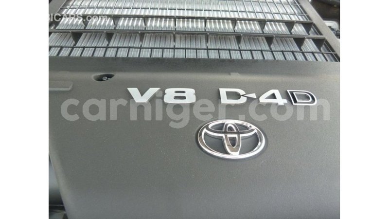 Big with watermark toyota land cruiser agadez import dubai 6326