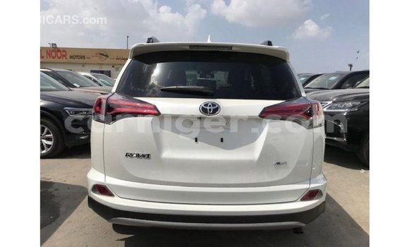 Buy Import Toyota Ade White Truck in Import - Dubai in Agadez Buy Import Toyota Ade White Truck in Import - Dubai in Agadez