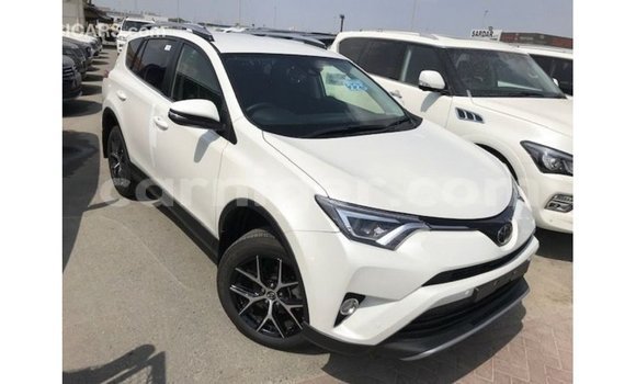 Buy Import Toyota Ade White Truck in Import - Dubai in Agadez Buy Import Toyota Ade White Truck in Import - Dubai in Agadez