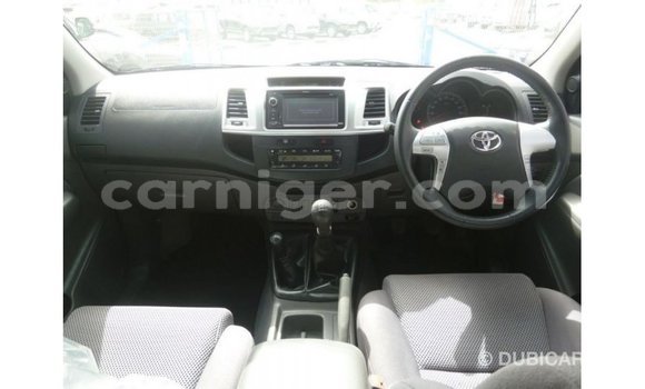 Buy Import Toyota Hilux White Car in Import - Dubai in Agadez Buy Import Toyota Hilux White Car in Import - Dubai in Agadez
