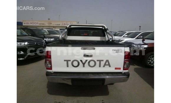 Buy Import Toyota Hilux White Car in Import - Dubai in Agadez Buy Import Toyota Hilux White Car in Import - Dubai in Agadez
