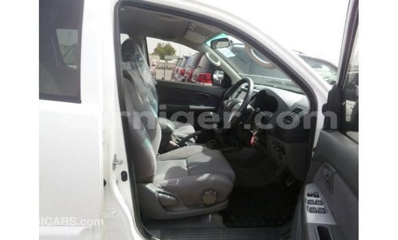 Buy Import Toyota Hilux White Car in Import - Dubai in Agadez Buy Import Toyota Hilux White Car in Import - Dubai in Agadez