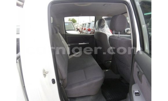 Buy Import Toyota Hilux White Car in Import - Dubai in Agadez Buy Import Toyota Hilux White Car in Import - Dubai in Agadez