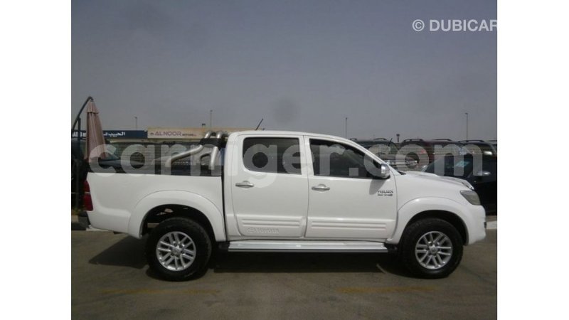 Big with watermark toyota hilux agadez import dubai 6332