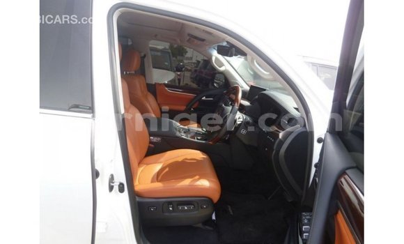 Acheter Import Voiture Lexus LX Blanc à Import - Dubai, Agadez Acheter Import Voiture Lexus LX Blanc à Import - Dubai, Agadez