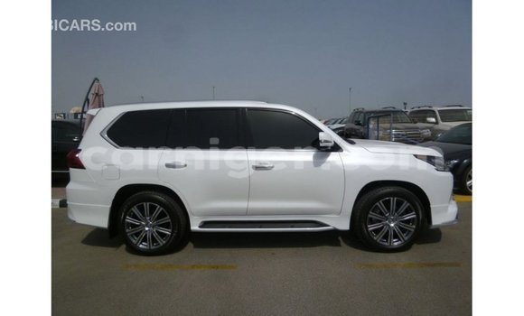 Acheter Import Voiture Lexus LX Blanc à Import - Dubai, Agadez Acheter Import Voiture Lexus LX Blanc à Import - Dubai, Agadez