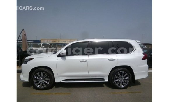 Acheter Import Voiture Lexus LX Blanc à Import - Dubai, Agadez Acheter Import Voiture Lexus LX Blanc à Import - Dubai, Agadez
