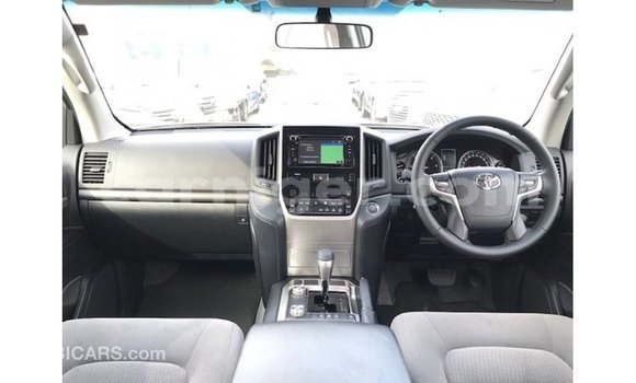 Acheter Import Utilitaire Toyota Land Cruiser Blanc à Import - Dubai, Agadez Acheter Import Utilitaire Toyota Land Cruiser Blanc à Import - Dubai, Agadez