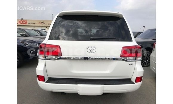 Acheter Import Utilitaire Toyota Land Cruiser Blanc à Import - Dubai, Agadez Acheter Import Utilitaire Toyota Land Cruiser Blanc à Import - Dubai, Agadez