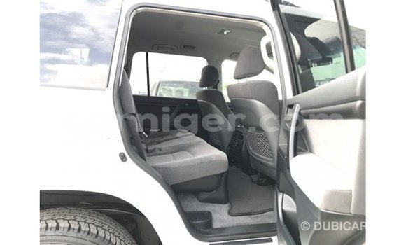 Acheter Import Utilitaire Toyota Land Cruiser Blanc à Import - Dubai, Agadez Acheter Import Utilitaire Toyota Land Cruiser Blanc à Import - Dubai, Agadez