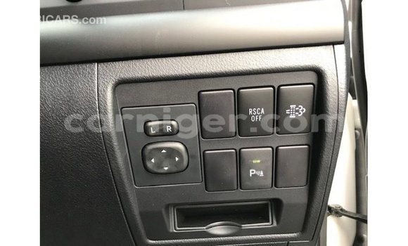 Acheter Import Utilitaire Toyota Land Cruiser Blanc à Import - Dubai, Agadez Acheter Import Utilitaire Toyota Land Cruiser Blanc à Import - Dubai, Agadez