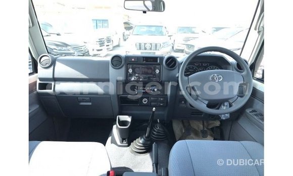 Sayi Imported Toyota Land Cruiser White Babbar mota in Import - Dubai a Agadez Sayi Imported Toyota Land Cruiser White Babbar mota in Import - Dubai a Agadez