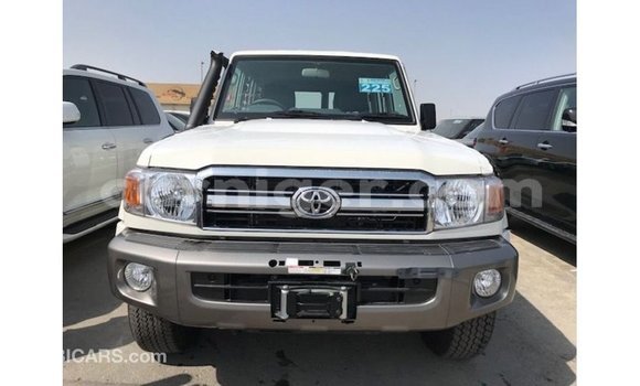 Sayi Imported Toyota Land Cruiser White Babbar mota in Import - Dubai a Agadez Sayi Imported Toyota Land Cruiser White Babbar mota in Import - Dubai a Agadez
