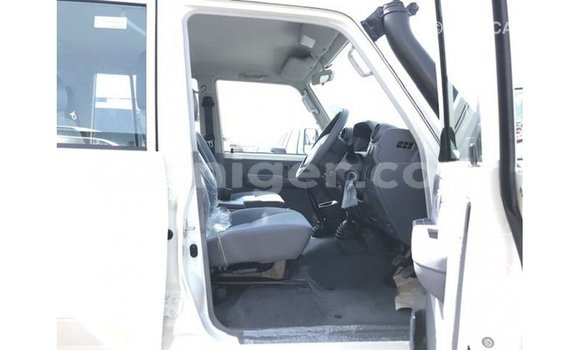 Sayi Imported Toyota Land Cruiser White Babbar mota in Import - Dubai a Agadez Sayi Imported Toyota Land Cruiser White Babbar mota in Import - Dubai a Agadez