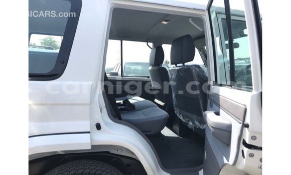 Sayi Imported Toyota Land Cruiser White Babbar mota in Import - Dubai a Agadez Sayi Imported Toyota Land Cruiser White Babbar mota in Import - Dubai a Agadez