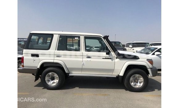 Sayi Imported Toyota Land Cruiser White Babbar mota in Import - Dubai a Agadez Sayi Imported Toyota Land Cruiser White Babbar mota in Import - Dubai a Agadez