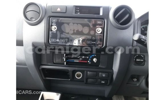 Sayi Imported Toyota Land Cruiser White Babbar mota in Import - Dubai a Agadez Sayi Imported Toyota Land Cruiser White Babbar mota in Import - Dubai a Agadez