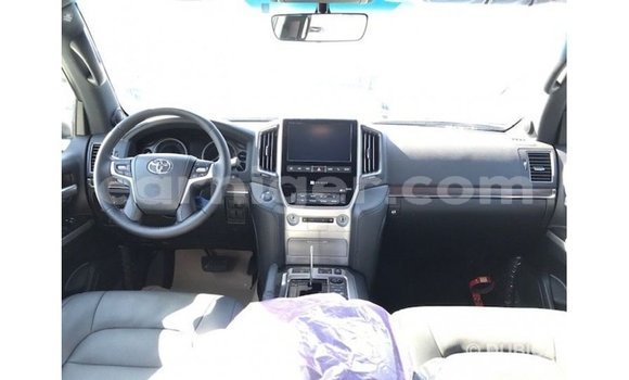 Buy Import Toyota Land Cruiser White Truck in Import - Dubai in Agadez Buy Import Toyota Land Cruiser White Truck in Import - Dubai in Agadez