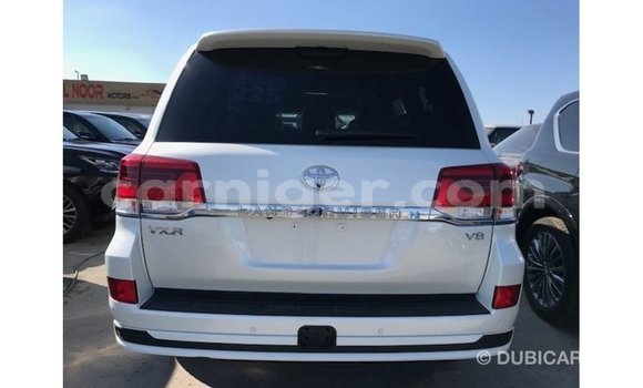 Buy Import Toyota Land Cruiser White Truck in Import - Dubai in Agadez Buy Import Toyota Land Cruiser White Truck in Import - Dubai in Agadez