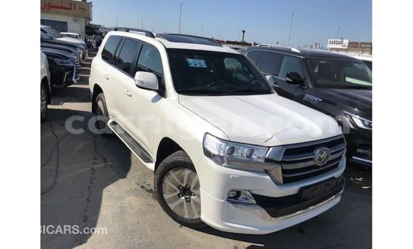 Buy Import Toyota Land Cruiser White Truck in Import - Dubai in Agadez Buy Import Toyota Land Cruiser White Truck in Import - Dubai in Agadez