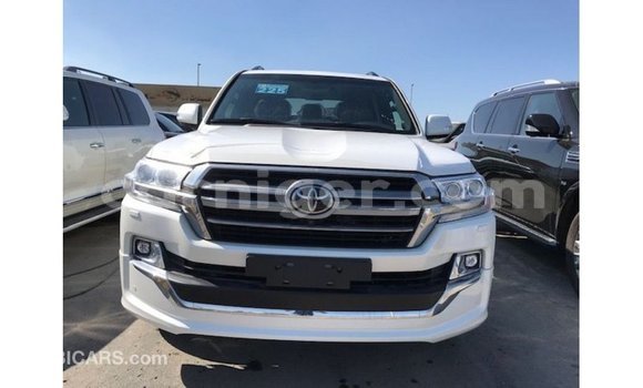 Buy Import Toyota Land Cruiser White Truck in Import - Dubai in Agadez Buy Import Toyota Land Cruiser White Truck in Import - Dubai in Agadez
