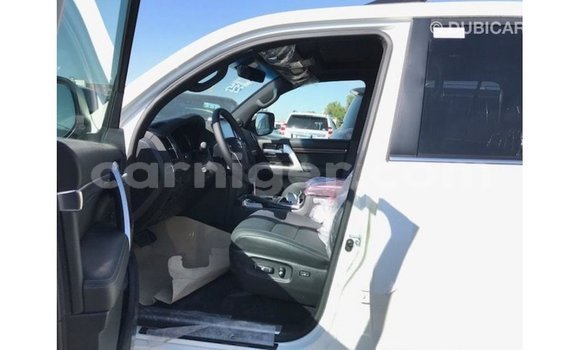 Buy Import Toyota Land Cruiser White Truck in Import - Dubai in Agadez Buy Import Toyota Land Cruiser White Truck in Import - Dubai in Agadez