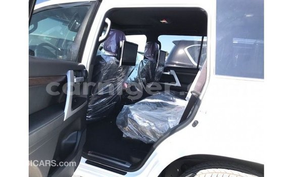 Buy Import Toyota Land Cruiser White Truck in Import - Dubai in Agadez Buy Import Toyota Land Cruiser White Truck in Import - Dubai in Agadez