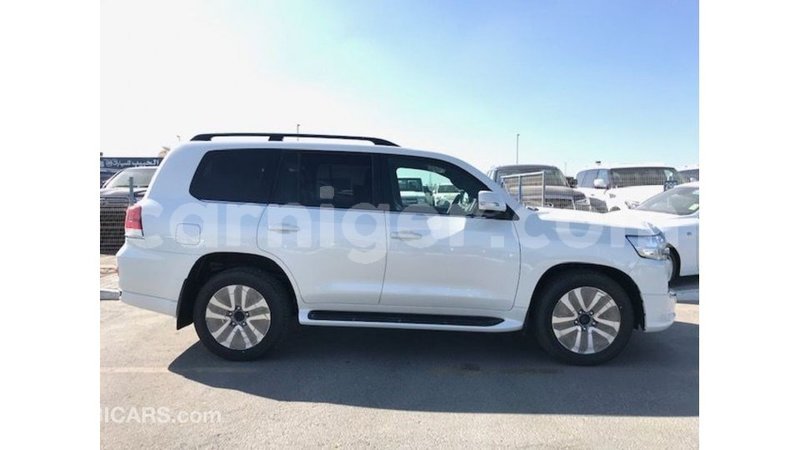 Big with watermark toyota land cruiser agadez import dubai 6342