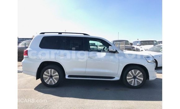 Buy Import Toyota Land Cruiser White Truck in Import - Dubai in Agadez Buy Import Toyota Land Cruiser White Truck in Import - Dubai in Agadez