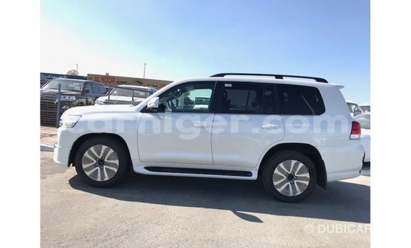 Buy Import Toyota Land Cruiser White Truck in Import - Dubai in Agadez Buy Import Toyota Land Cruiser White Truck in Import - Dubai in Agadez
