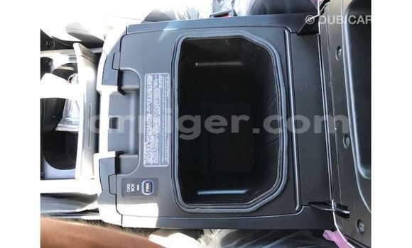 Buy Import Toyota Land Cruiser White Truck in Import - Dubai in Agadez Buy Import Toyota Land Cruiser White Truck in Import - Dubai in Agadez