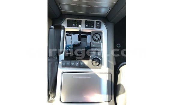 Buy Import Toyota Land Cruiser White Truck in Import - Dubai in Agadez Buy Import Toyota Land Cruiser White Truck in Import - Dubai in Agadez