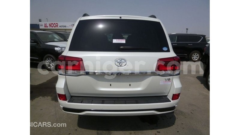 Big with watermark toyota land cruiser agadez import dubai 6344