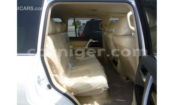 Sayi Imported Toyota Land Cruiser White Babbar mota in Import - Dubai a Agadez Sayi Imported Toyota Land Cruiser White Babbar mota in Import - Dubai a Agadez