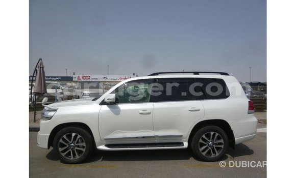 Sayi Imported Toyota Land Cruiser White Babbar mota in Import - Dubai a Agadez Sayi Imported Toyota Land Cruiser White Babbar mota in Import - Dubai a Agadez