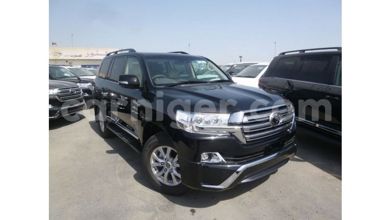 Big with watermark toyota land cruiser agadez import dubai 6347