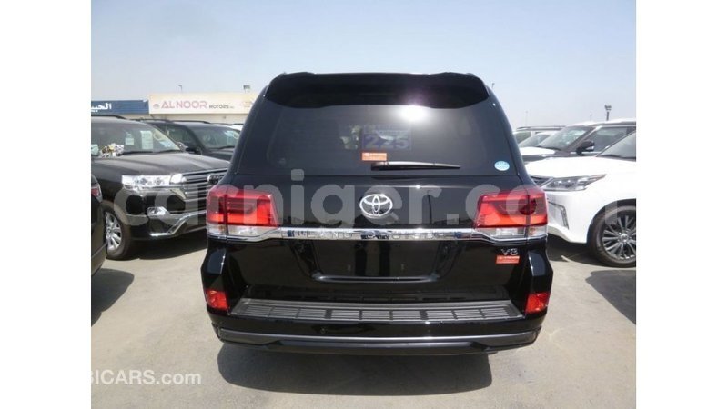 Big with watermark toyota land cruiser agadez import dubai 6347