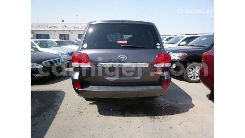 Big with watermark toyota land cruiser agadez import dubai 6348