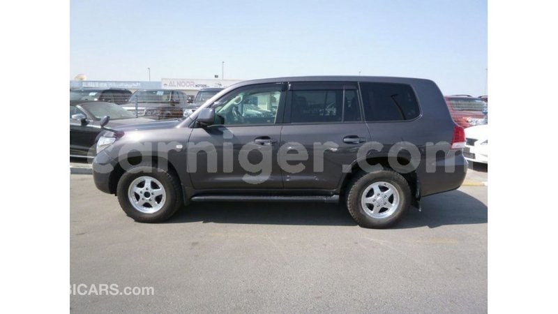 Big with watermark toyota land cruiser agadez import dubai 6348