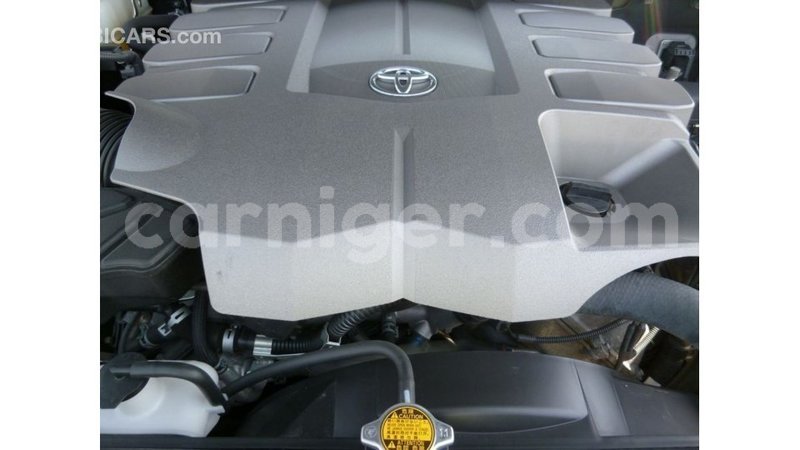 Big with watermark toyota land cruiser agadez import dubai 6348