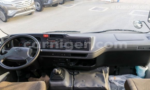 Sayi Imported Toyota Coaster White Mota in Import - Dubai a Agadez Sayi Imported Toyota Coaster White Mota in Import - Dubai a Agadez